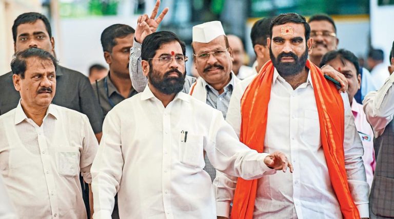 अयोध्या जाएंगे एकनाथ शिंदे, देवेंद्र फडणवीस भी रह सकते हैं साथ