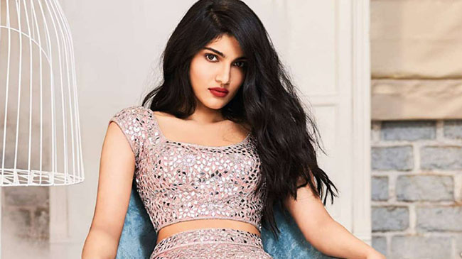 Alizeh Bollywood Debut: ऑस्कर विनिंग फिल्म की रीमेक से डेब्यू करेंगी अलीजेह, शुरू की शूटिंग r16 1 2