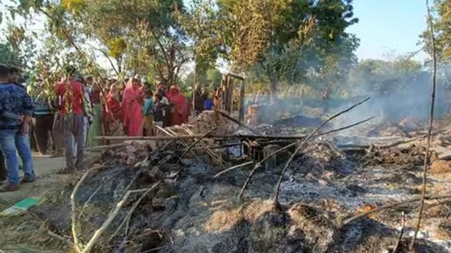 Mother And Daughter Burnt Alive Kanpur Dehat News