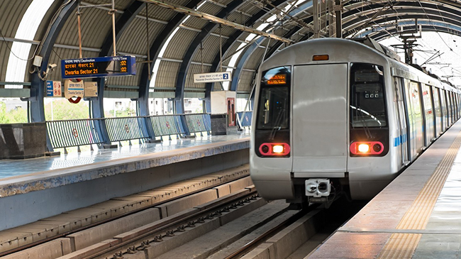 delhi metro station suicide case