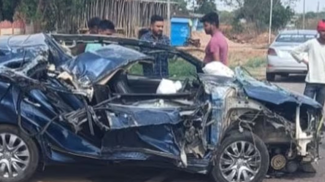 MP Road Accident: कार और ट्रक की जोरदार टक्कर में 2 की मौत, बागेश्वर धाम के दर्शन से लौट रहे थे मृतक MP Road Accident