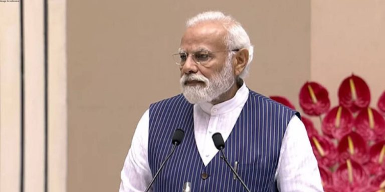 pm modi civil service day