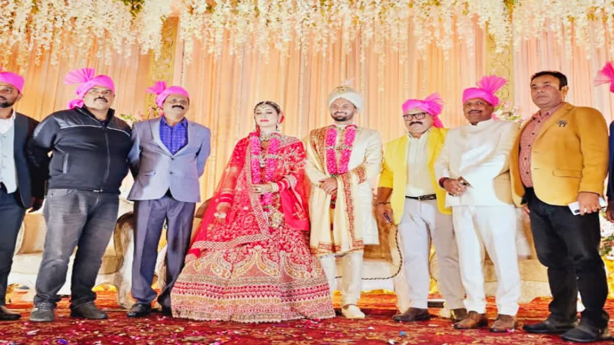 Mukesh Kumar Wedding : शादी के बंधन में बंधे मुकेश कुमार, दिव्या संग रचाई शादी