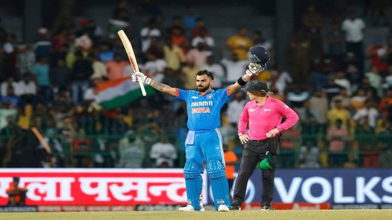 Virat Kohli : टेस्ट सीरीज से पहले मुश्किल में टीम इंडिया, अचानक स्वदेश लौटे विराट कोहली
