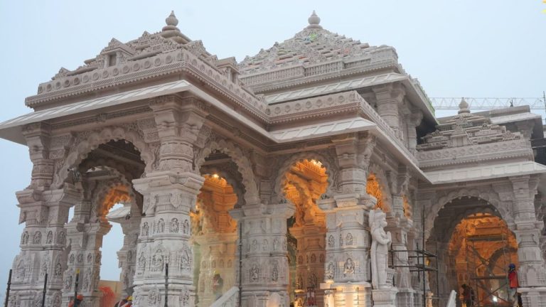 Ram Mandir Pran Pratishtha : अयोध्या पहुंचे कई खिलाड़ी, सचिन तेंदुलकर समेत अन्य क्रिकेटर मौजूद