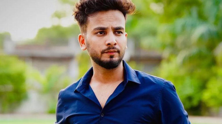 Elvish Yadav पर सवार शोहरत का नशा