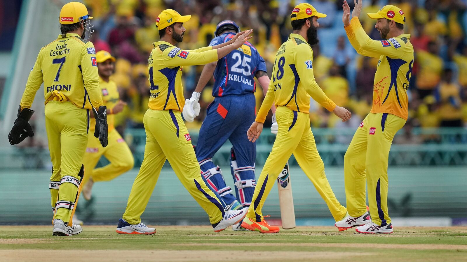 CSK vs LSG Head to Head Records, Pitch Report in Hindi