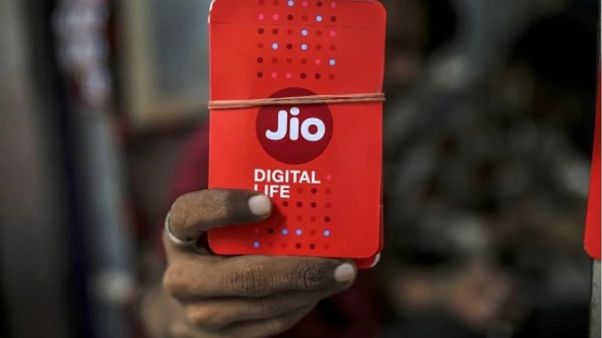 Reliance Jio: जियो ने लोगों को बनाया बेवकुफ! पहले फ्री में दी सर्विस और अब वसूल रहे मोटी रकम 