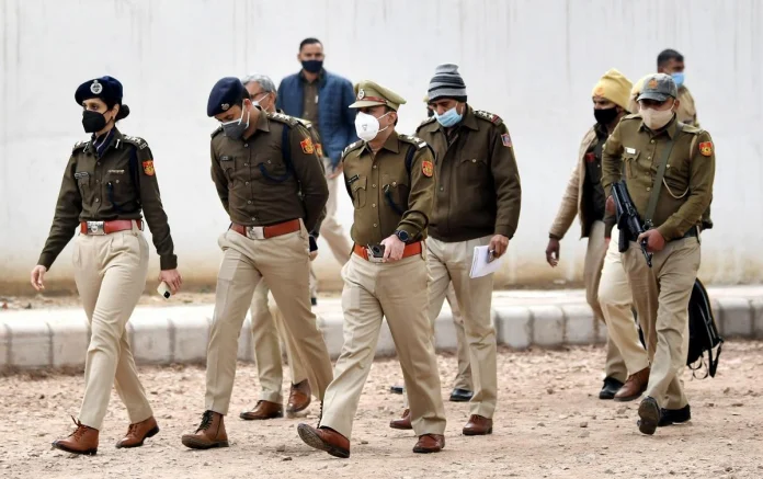 LG gave special powers to 23 officers of Delhi Police,