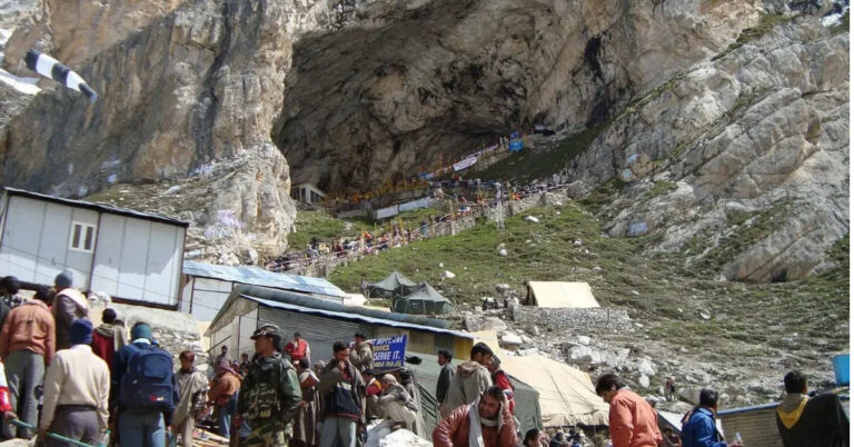 पहलगाम हमले के बाद अमरनाथ यात्रा पर खतरा! सुप्रीम कोर्ट में PIL दाखिल, यात्रा को लेकर की गयी ये माँग