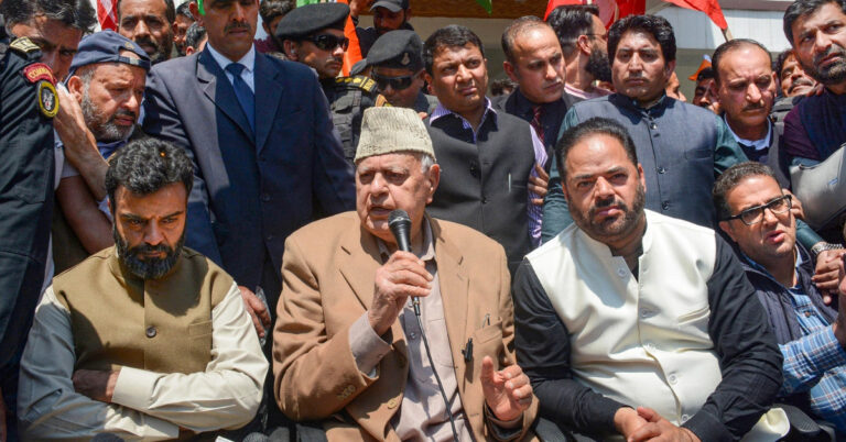 कौन हैं फारूक अब्दुल्ला? आखिर दुश्मन देश की वकालत क्यों करने लगे पूर्व CM